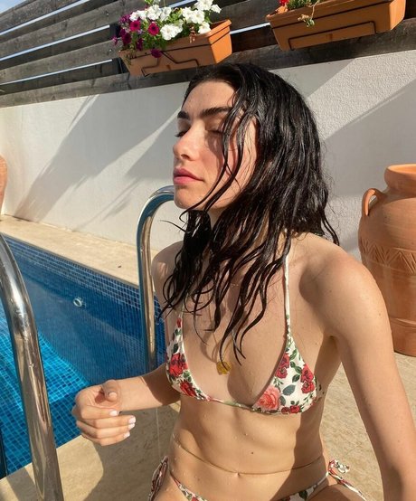 Hazar Erguclu pretty pornstar images