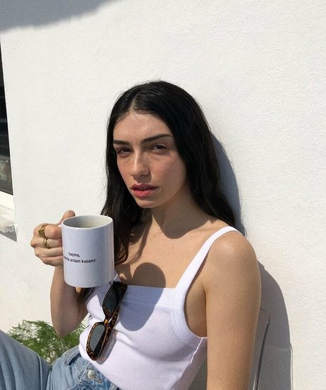 Hazar Erguclu pretty actress archive