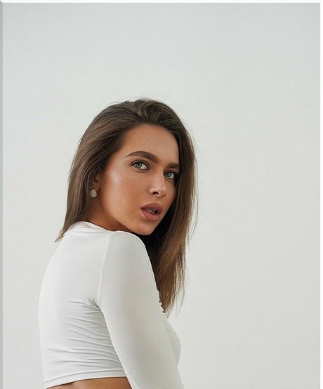 allwene free beautiful model photos