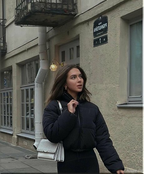 allwene free actress photo