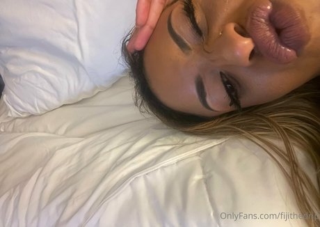 fijithedrip nude star photo