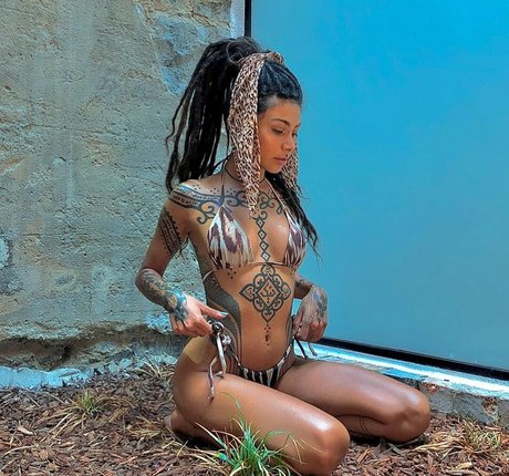 Thefreeelf sexy model img