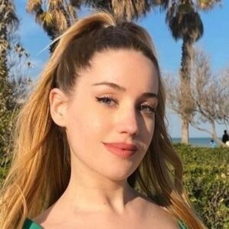 Lluna Clark nude star pics