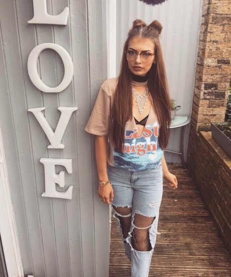 Xavia Brooke adult model gallery