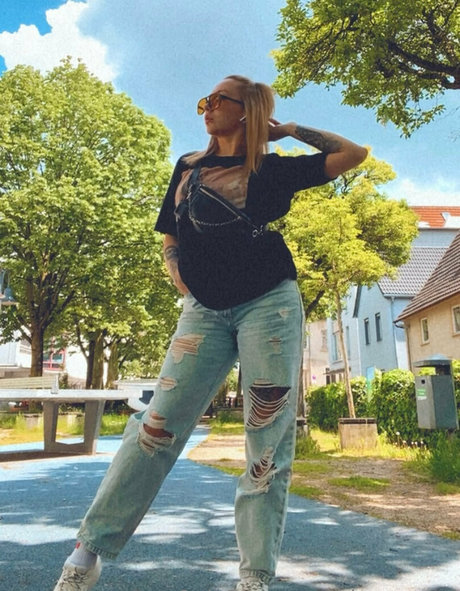 kira secret free actress galleries