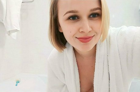 kira secret pretty actress gallery