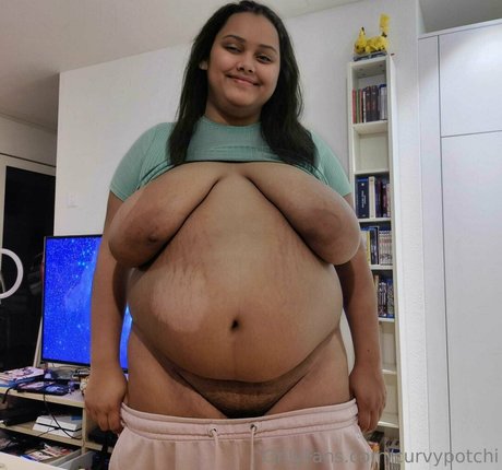 curvypotchi nude actress pic