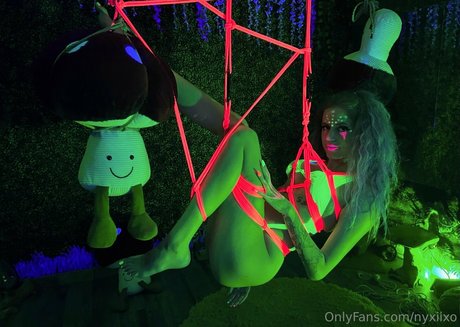 nyxiixo nude model archive