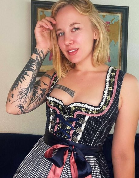 mariehardon nude model pics