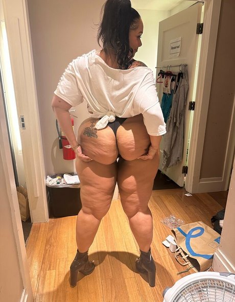 thickfancy porn model photo
