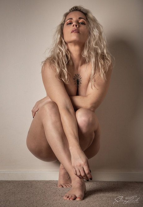 Sarah Burdy model pornographic pic