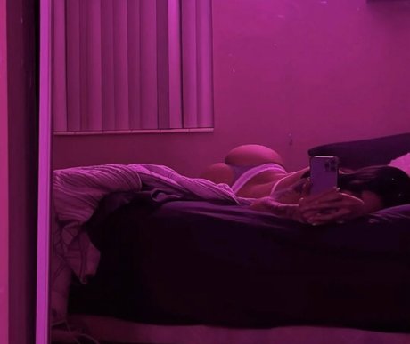 nattyk model adult image