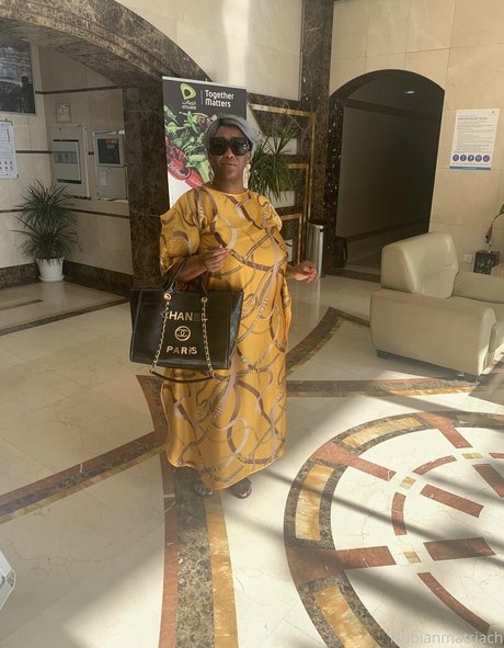 madam___caramel sex model photo