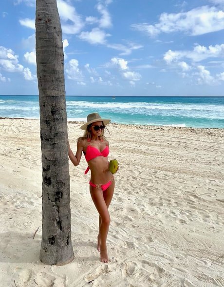 Bella Thore nude actress photo