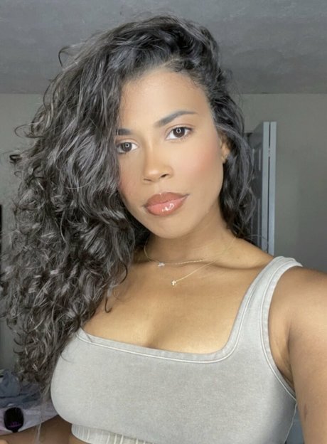 Taylor Haller model xxx img