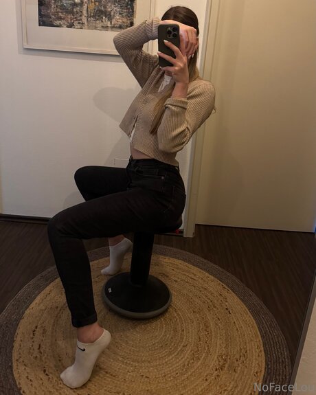 no face lou art model image