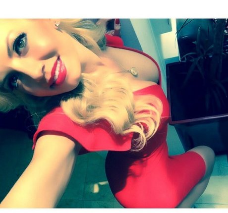 Isabel Madow star top images