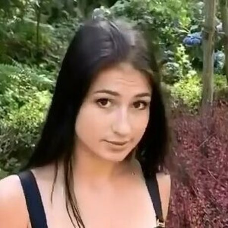 kari pon model art pics