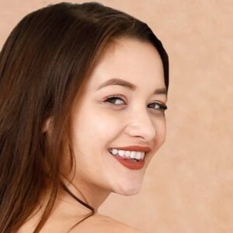 AlexDeLaFlor actress photos