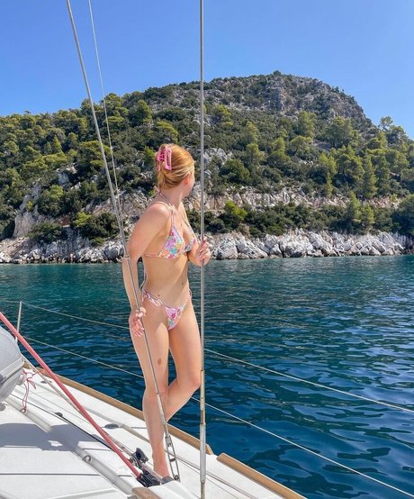 Allylucyfrancis model naked images