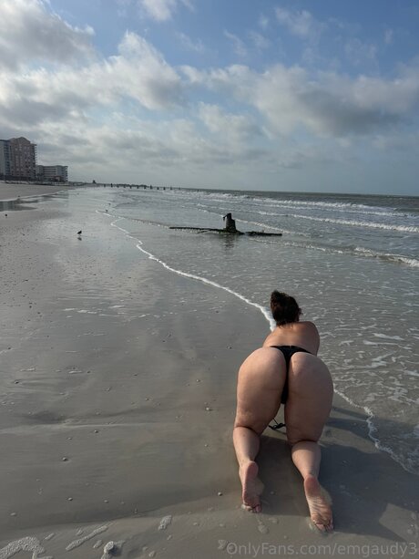 emgaudy3 naked model photos