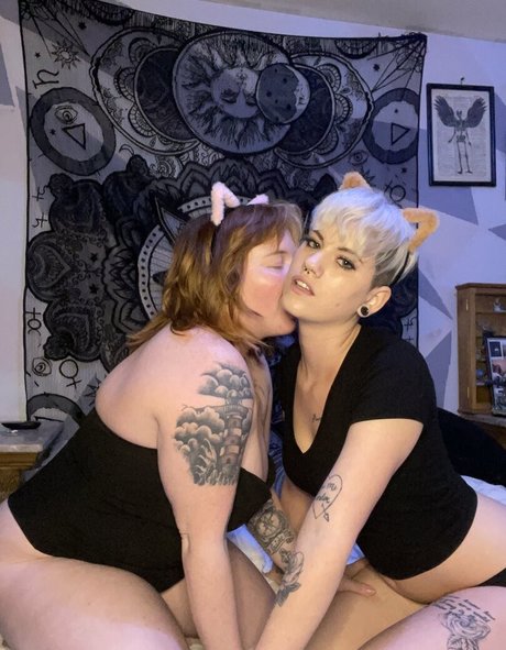 nicolelow94 adult model galleries