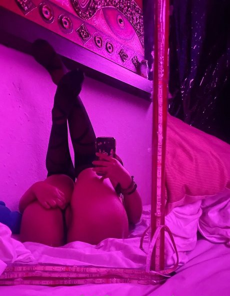 Slythye hot pornstar photo