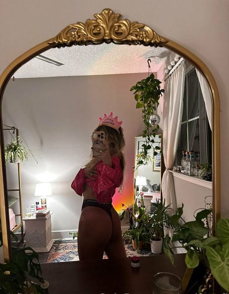 waifusofi sexy model galleries