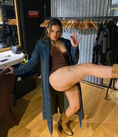 Mae Muller porn actress pics