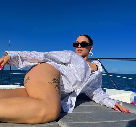 Mae Muller star perfect photos