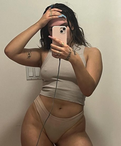 Mae Muller hd star archive