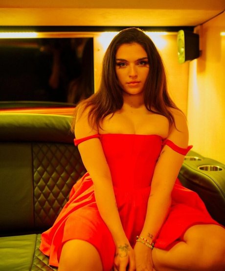 Mae Muller pornstar xxx photos