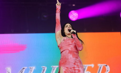 Mae Muller top model pics