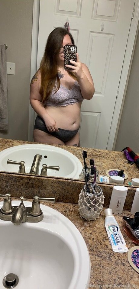 onlyflowersinhell pretty pornstar pic