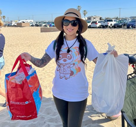 meghanelle sexy actress galleries