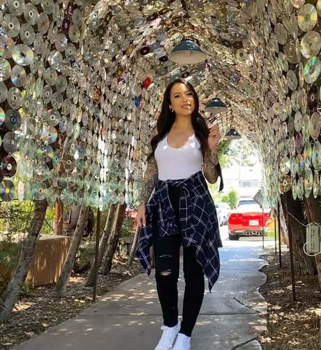 meghanelle perfect actress img