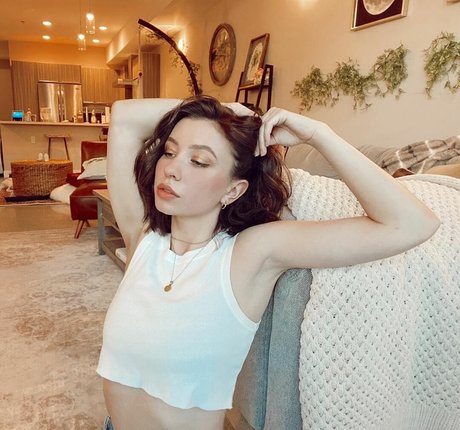 Katelyn Nacon model nude image