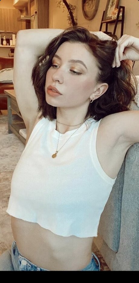 Katelyn Nacon high quality model pic