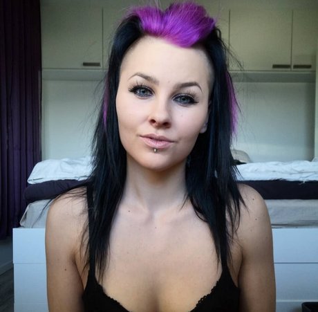 VMissyB free actress pictures