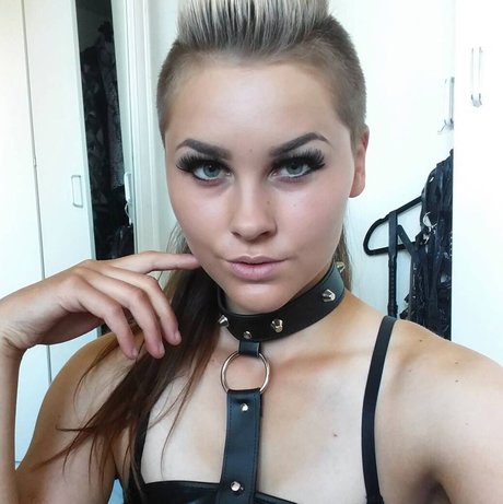 VMissyB exclusive model photo