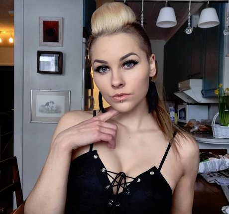 VMissyB model top pictures