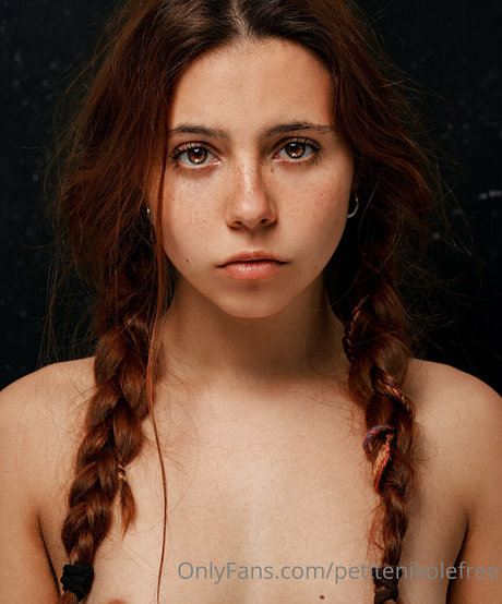 petitenikolefree model hot img