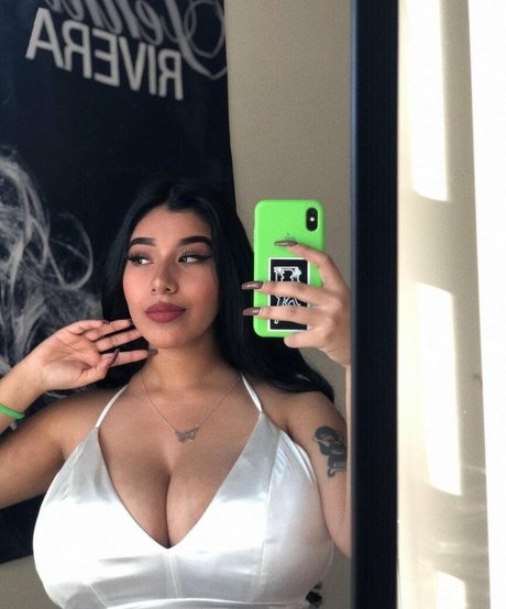 Fernanda V nude model image