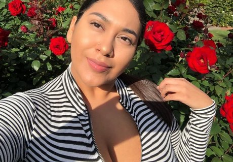 realroses model adult pictures