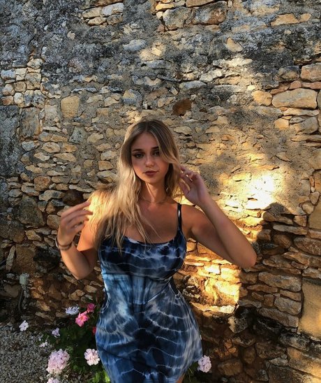 Elly Anne star sexy archive