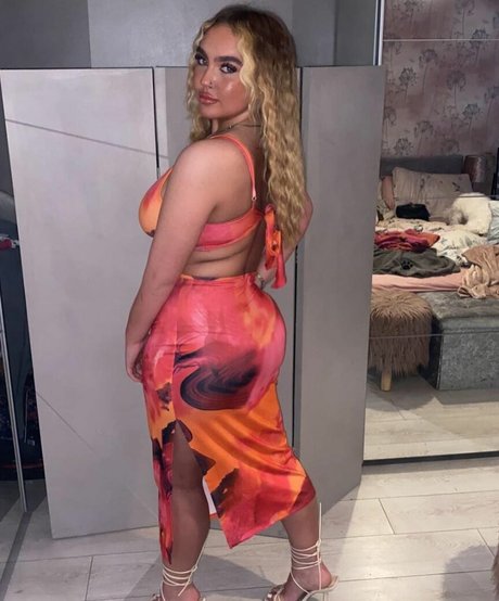 Caoimheeee best model pic