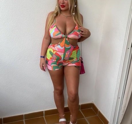 Caoimheeee model pretty picture