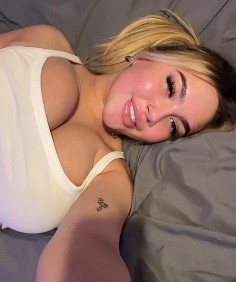 Caoimheeee nice pornstar picture