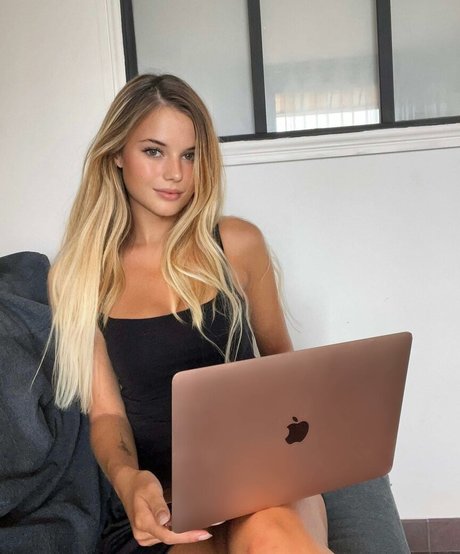 Nolwenn Dis pornstar hd image