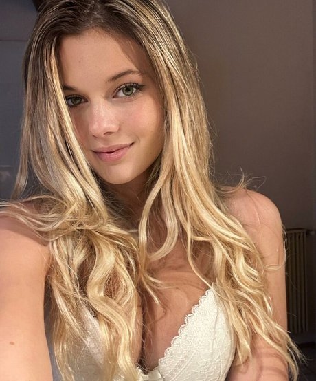 Nolwenn Dis free model img